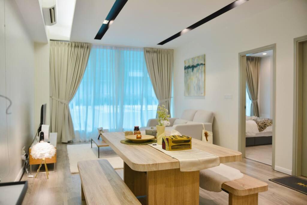 The Mirage /opposite Imago /kk Center Apartment