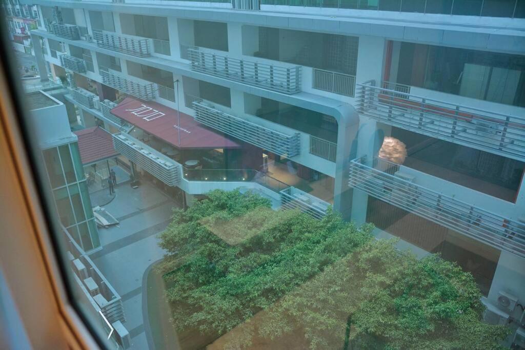 The Mirage /opposite Imago /kk Center Apartment *