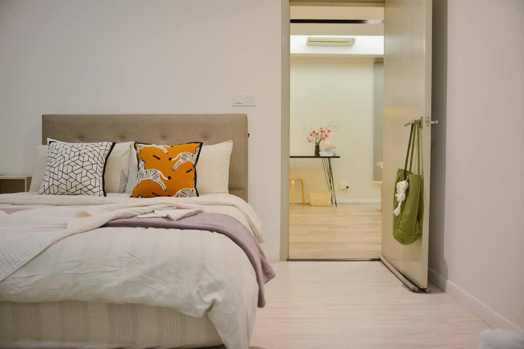 The Mirage /opposite Imago /kk Center